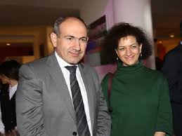 Anna Akopyan Paşinyandan ayrıldığını açıqlayıb