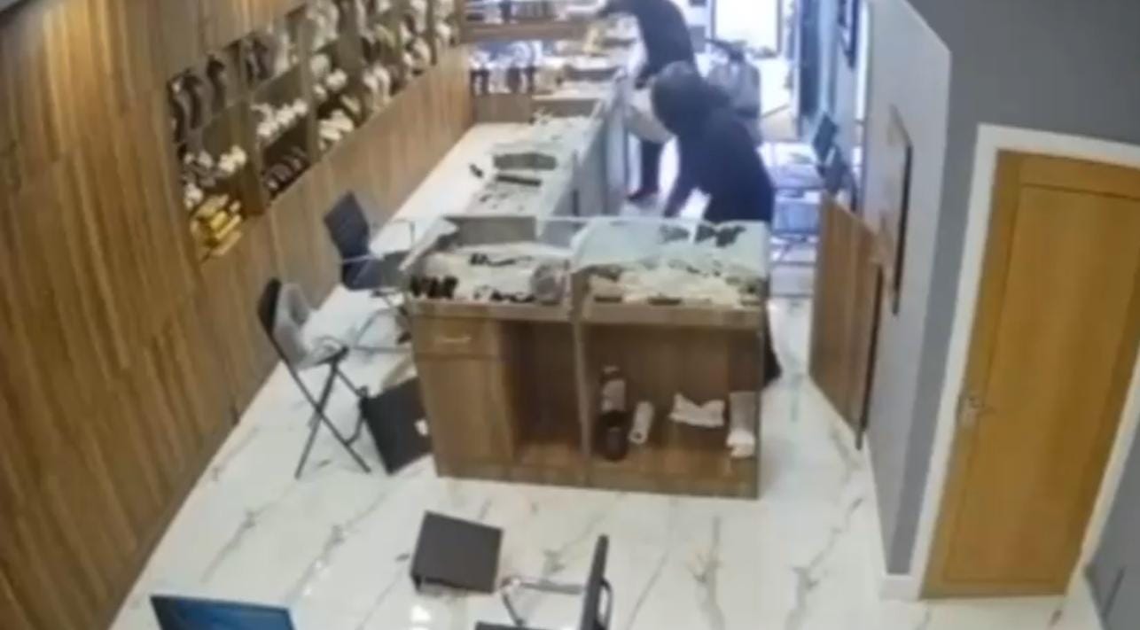 Londonda türk zərgərlik mağazası oğrular tərəfindən qarət edilib