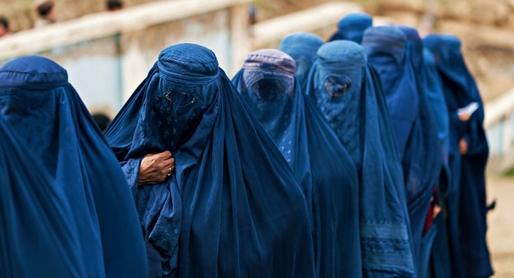 Taliban kişilərə arvadlarını döyməyə icazə verir: Tək şərt sümük sınmasın