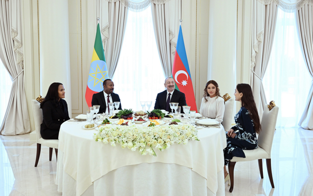 Prezidentlə xanımının adından rəsmi nahar verildi - VİDEO