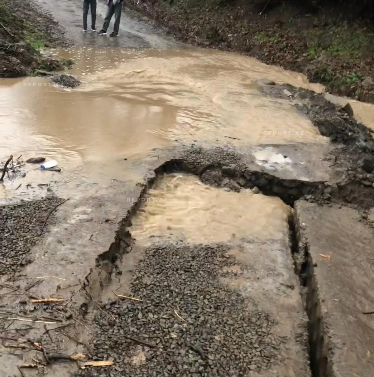 Cəlilabadda leysan müvəqqəti körpünü yenidən yararsız hala salıb