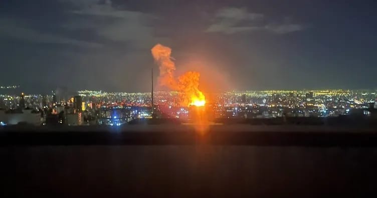 İranın Radio və Televiziya Korporasiyası binası vuruldu! Yayımlar kəsildi