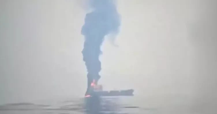 İran Hörmüz boğazında neft tankerini vurdu