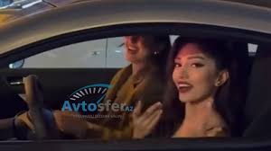 Bakıda qızlar musiqiyə yüksək səs verib yolun ortasında şou göstərdi - VİDEO