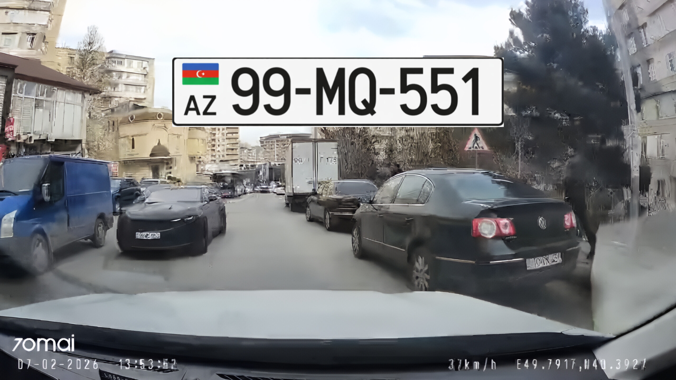 Əks istiqamətdə təhlükəli hərəkət: ailə faciədən son anda xilas oldu - VİDEO