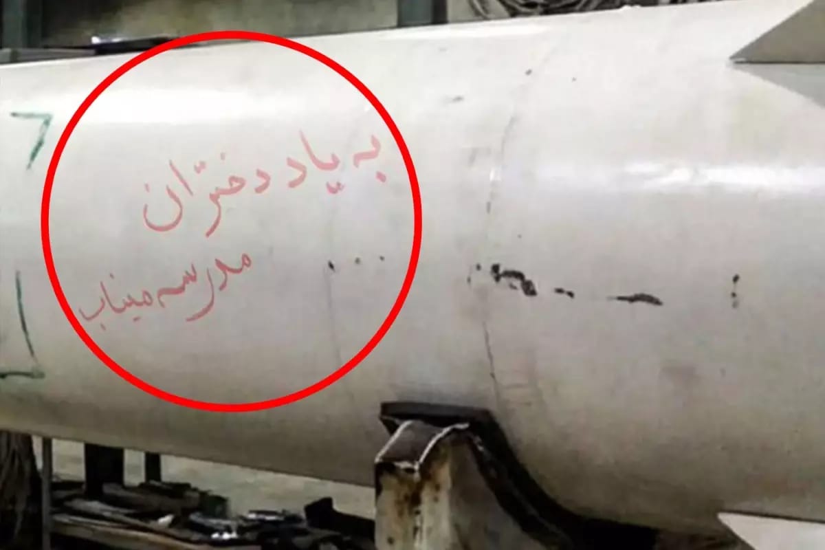 İrandan Təl-Əvivə doğru atılan raketin üzərində Minab məktəbinin qızlarının xatirəsinə yazısı olub