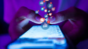 İndoneziyada sosial şəbəkələrlə bağlı sərt qadağa: 16 yaşdan kiçiklər üçün yasaqlanır