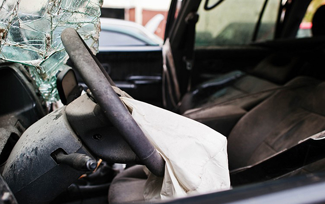 Avtomobil yoldan çıxıb aşdı - Ölən və yaralanan var