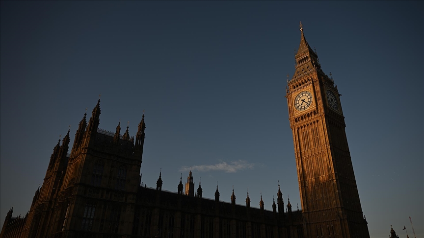 İngiltərədə irsi aristokratların Lordlar Palatasından çıxarılması haqda qanun layihəsi qəbul edilib