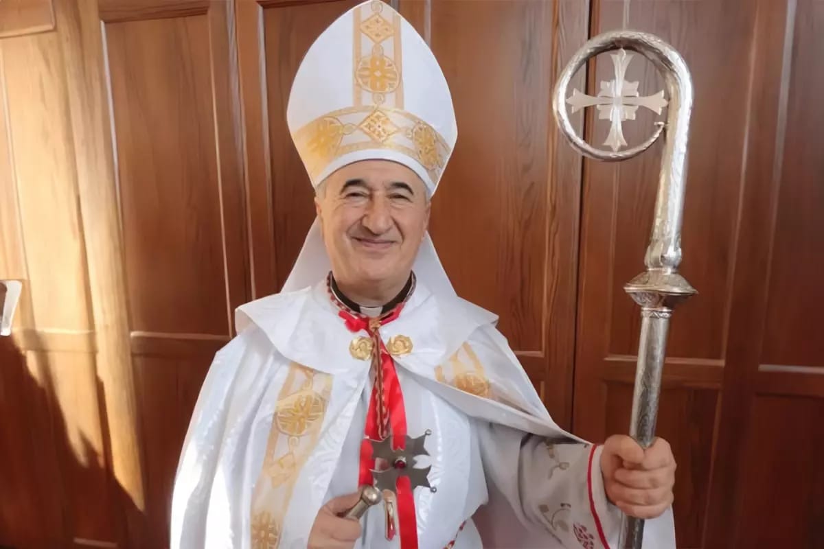 250 min dollar oğurlayıb fahişəxanalarda xərcləyən yepiskop işdən çıxarılıb