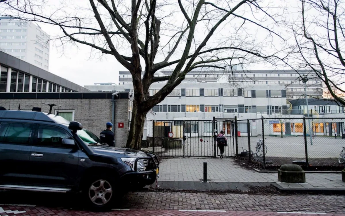 Amsterdamda yəhudi məktəbində PARTLAYIŞ