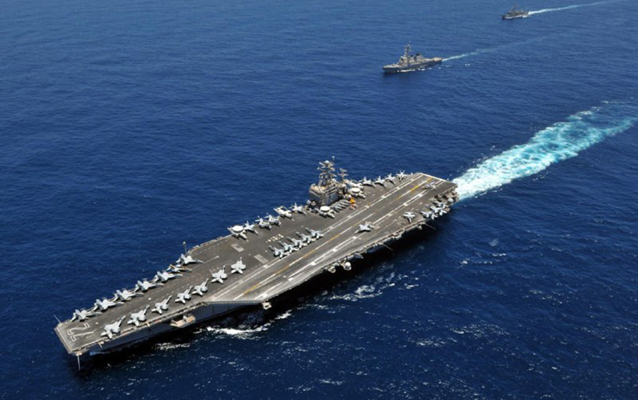 İran “Abraham Lincoln”a raket atdı - Video