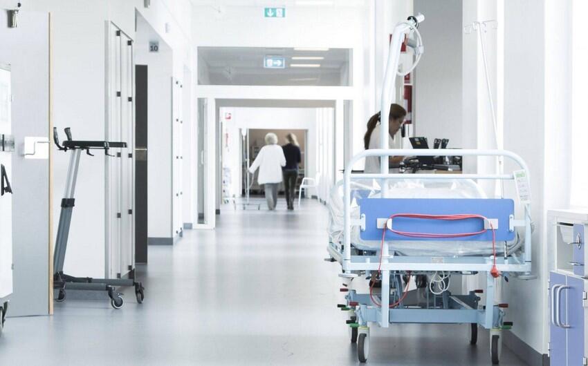 Ayağından xəsarət alan kişi xəstəxanada ÖLDÜ