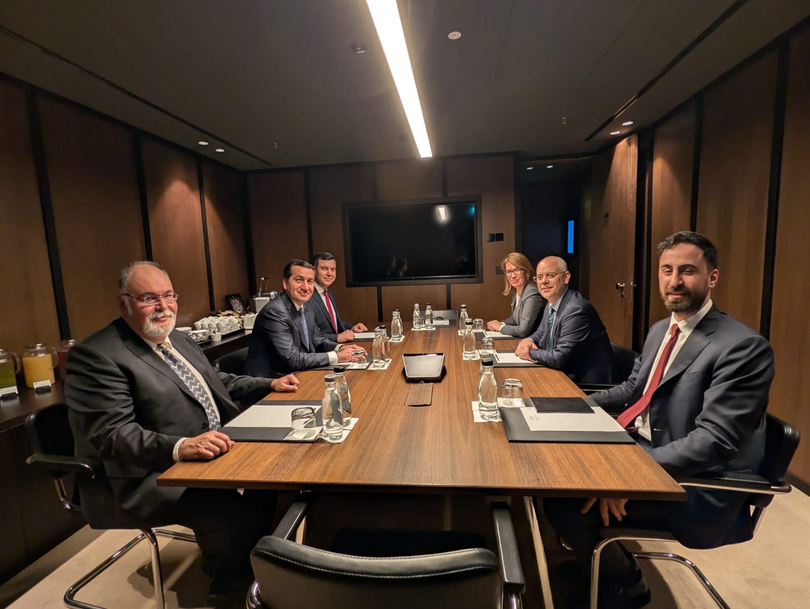 Hikmət Hacıyev Türkiyə Prezidentinin baş müşaviri ilə görüşdü - BUDAPEŞTDƏ