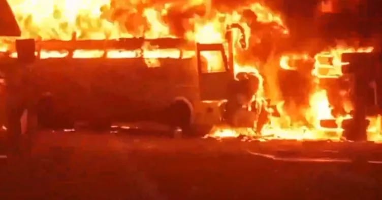Hindistanda avtobus yandı: 13 ölü