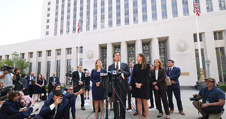 Meta və YouTube cərimələnib: Asılılığa, depressiyaya və narahatlığa gətirib çıxarır