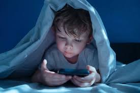 2050-ci ildə hər ikinci insan uzağı görməyəcək: Rusiyalı həkimdən xəbərdarlıq