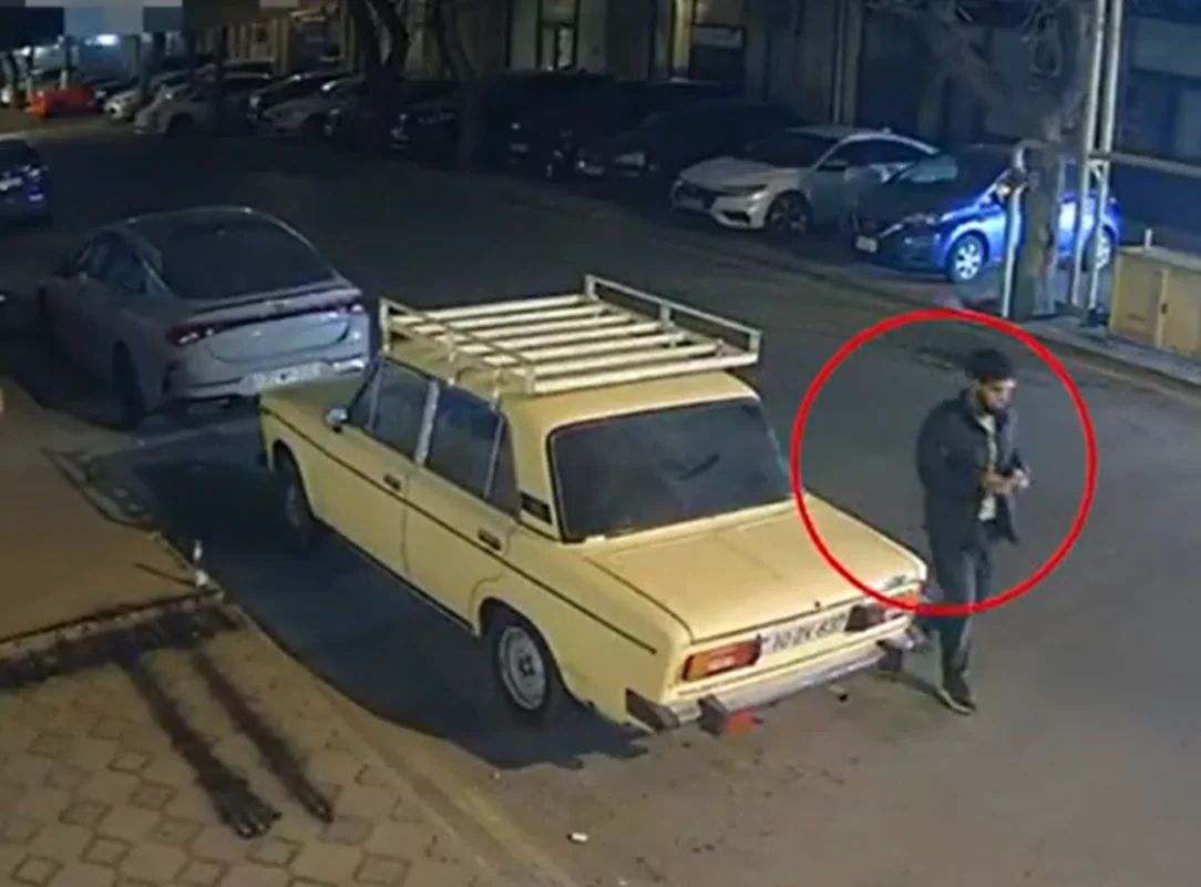 Nərimanovda avtomobillərdən oğurluğun ANBAAN GÖRÜNTÜLƏRİ