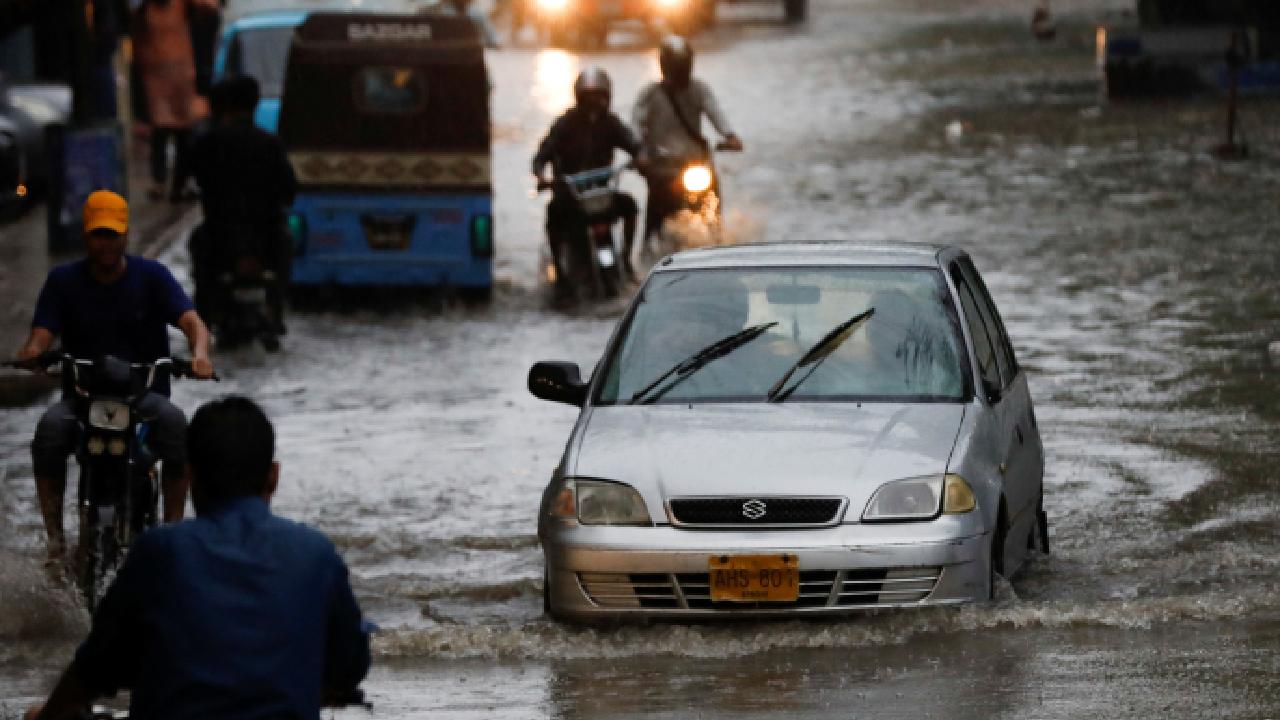 Pakistanda güclü yağışlar can aldı