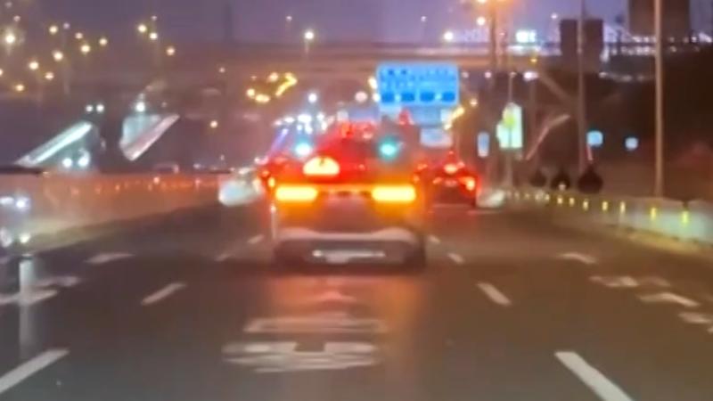 Çində özünü idarə edən taksilər sistem nasazlığına görə yolda qalıb