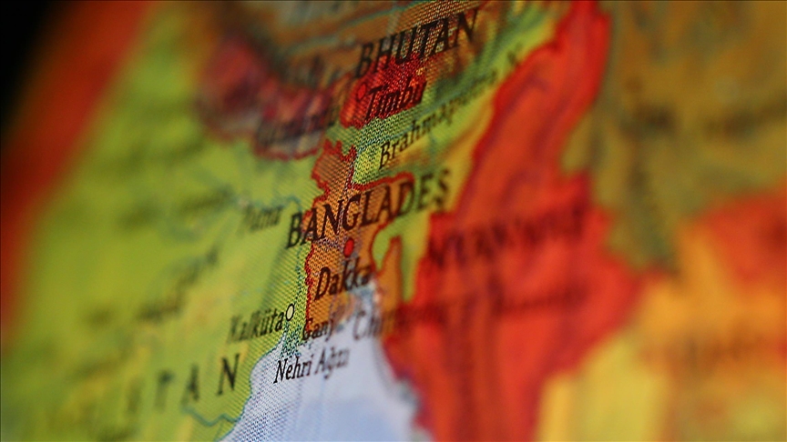 Banqladeş yanacaq böhranı ilə mübarizə aparmaq iş saatlarını azaldır