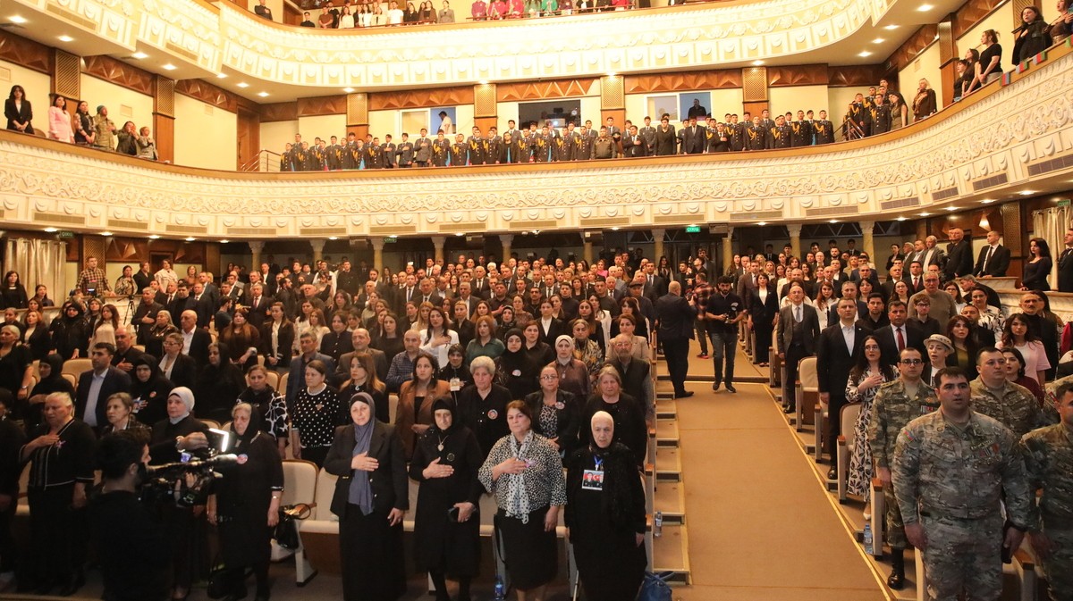 Veysəloğlu Şirkətlər Qrupunun dəstəyi ilə Aprel döyüşlərinin 10-cu ildönümünə həsr edilən “Zəfər Yolu” layihəsinin təqdimatı keçirilib