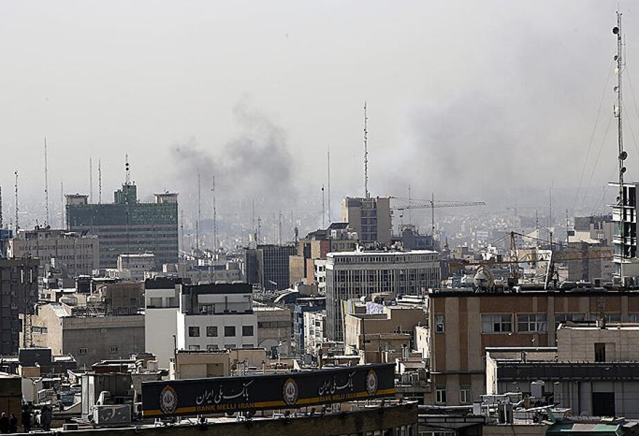 Tehranda 2 yaşayış binası vuruldu - Ölənlər var - VİDEO