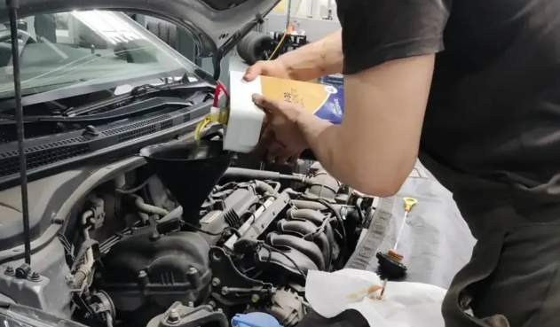 Avtomobil yağları kəskin bahalaşdı - SƏBƏB