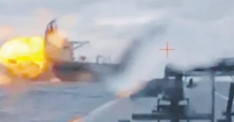 Hörmüz boğazında gəmi vuruldu