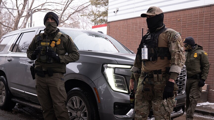 ABŞ-da ICE agentləri bir nəfəri güllələyib və yaralayıb