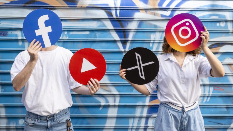 Yunanıstan 15 yaşdan kiçiklər üçün sosial şəbəkələri qadağan edir