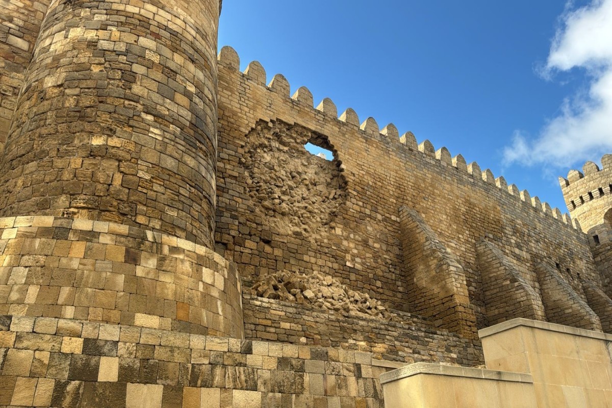 İçərişəhərin Qala divarında aşınma olub - FOTO