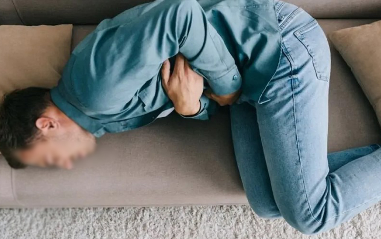 Qayınata təpiklə vurub kürəkəninin bağırsağını partlatdı