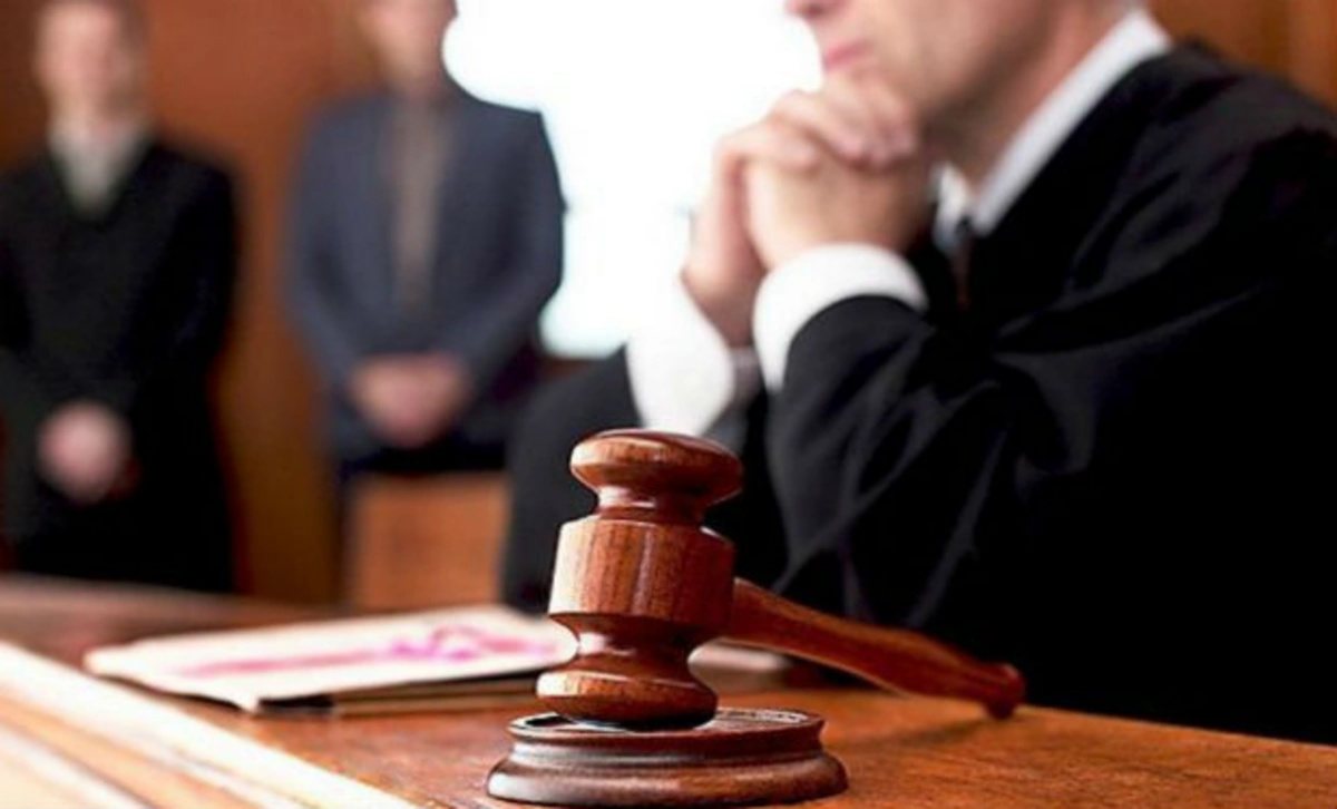 Mənzil təminatında rüşvət işi - Vəzifəli şəxs məhkəmə QARŞISINDA