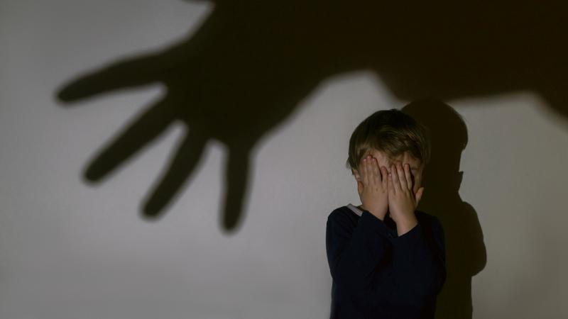 Fransada 9 yaşlı uşaq iki il mikroavtobusda qapalı qaldı