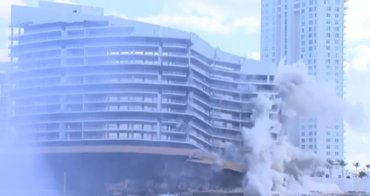 23 mərtəbəli nəhəng bina saniyələr içində yox oldu