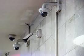 Parisdə məktəb tualetlərinə kameralar quraşdırılır