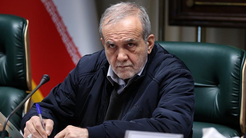 Pezeşkİan: İran təslim olmayacaq