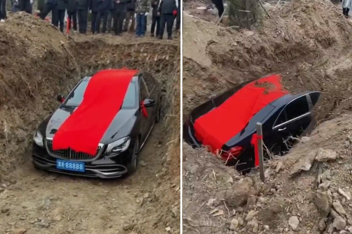 Çində lüks avtomobil basdırıldı