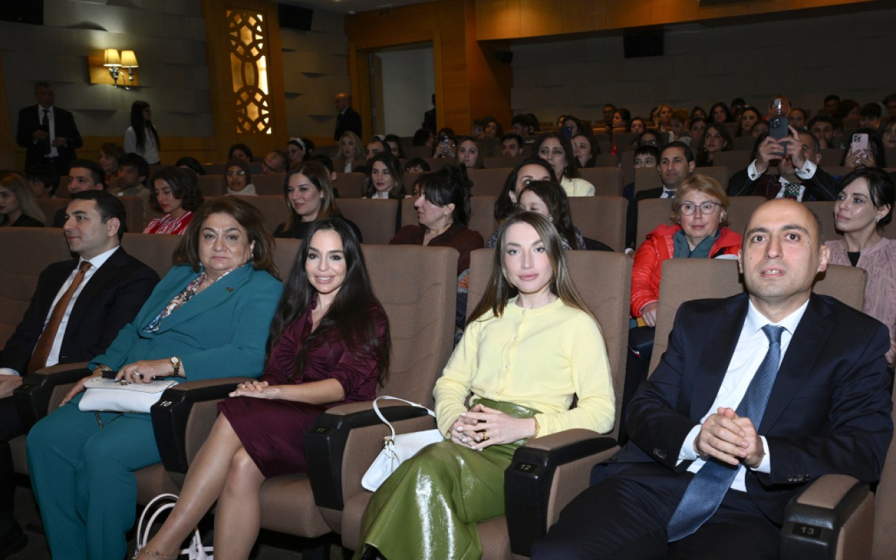 Leyla və Alena Əliyevalar film təqdimatında - FOTOLAR