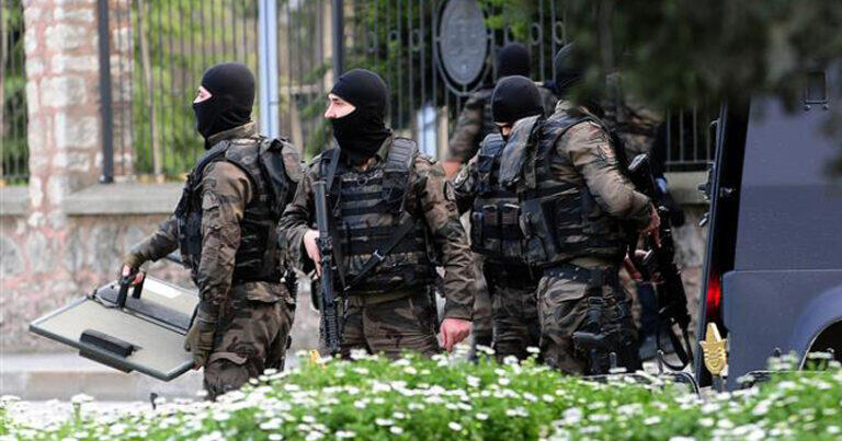 Türkiyədə daha bir şagird məktəbə hücum etmək istəyəndə SAXLANILIB - “Zarafat idi” dedi