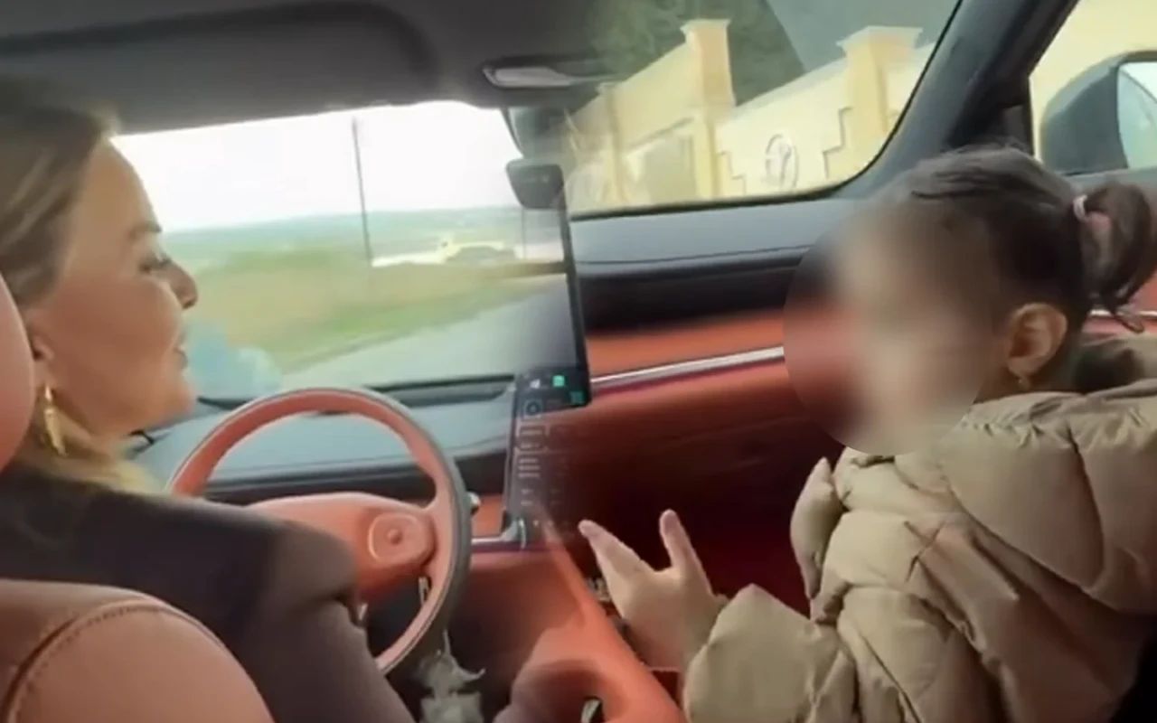 Bağça müdiri azyaşlının həyatını təhlükəyə atdı - Polis araşdırır-Video