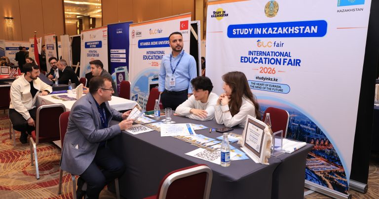 Qazaxıstan Bakıda keçirilən beynəlxalq sərgidə təhsil imkanlarını təqdim edib - FOTOLAR