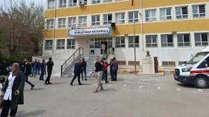 Şanlıurfada məktəbdə daha bir insident: Valideyn müəllimə bıçaqla hücum etdi