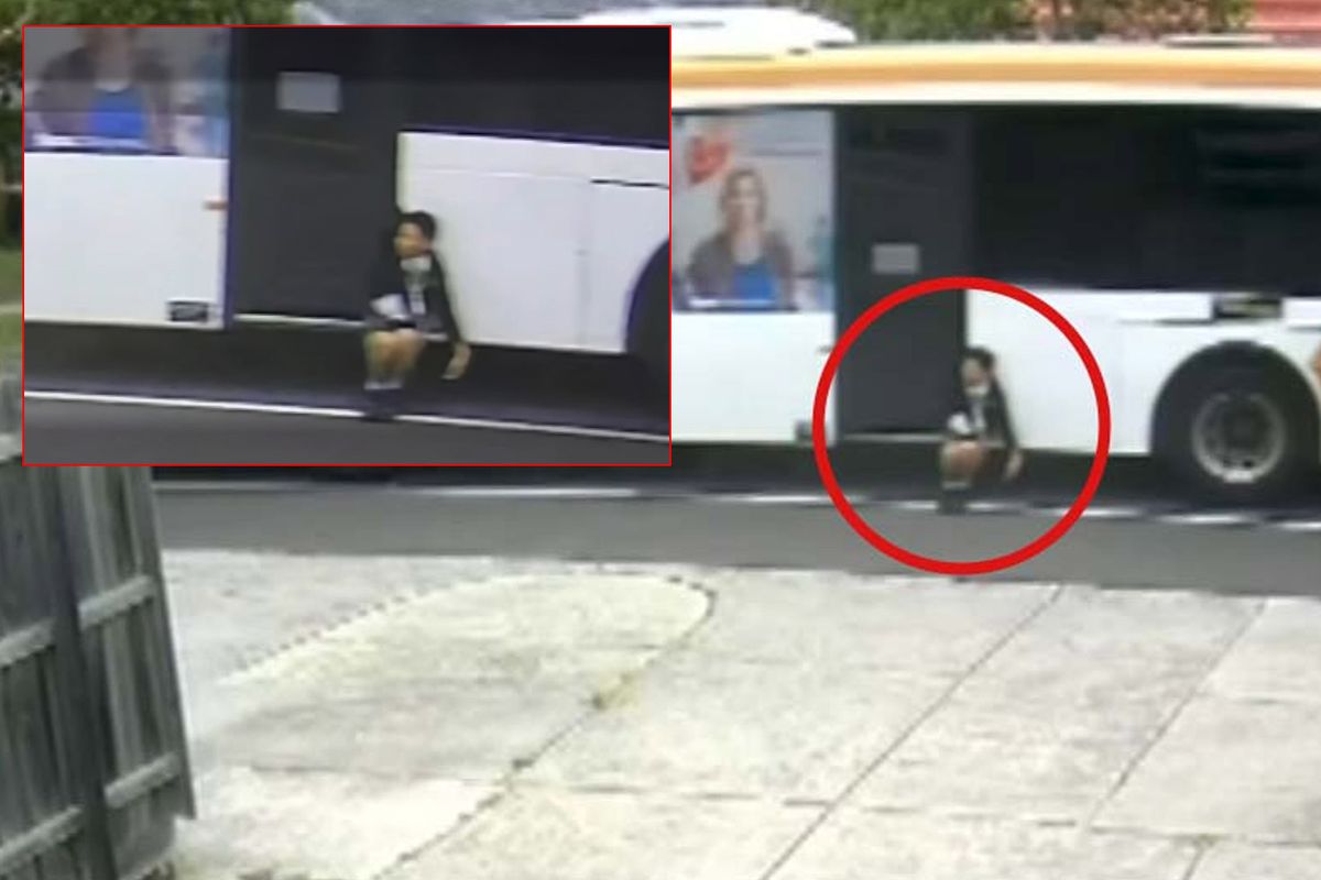 Avtobusun qapısında ilişib qalan 12 yaşlı qız sürüklənib