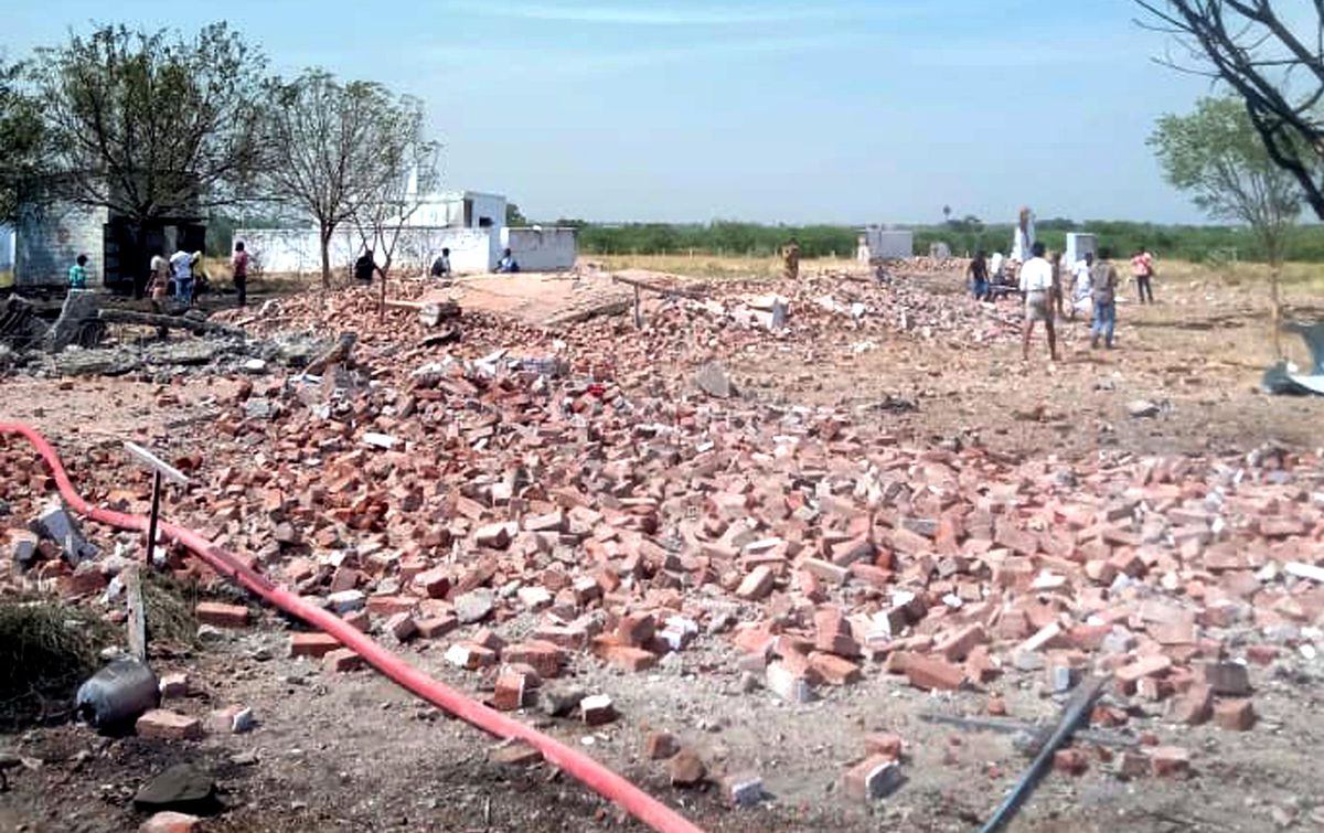 Hindistanda atəşfəşanlıq fabrikində partlayış: 21 ölü, 6 yaralı