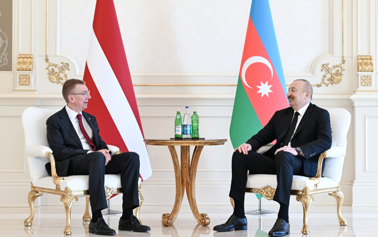 Prezidentlər təkbətək görüşdü - Fotolar