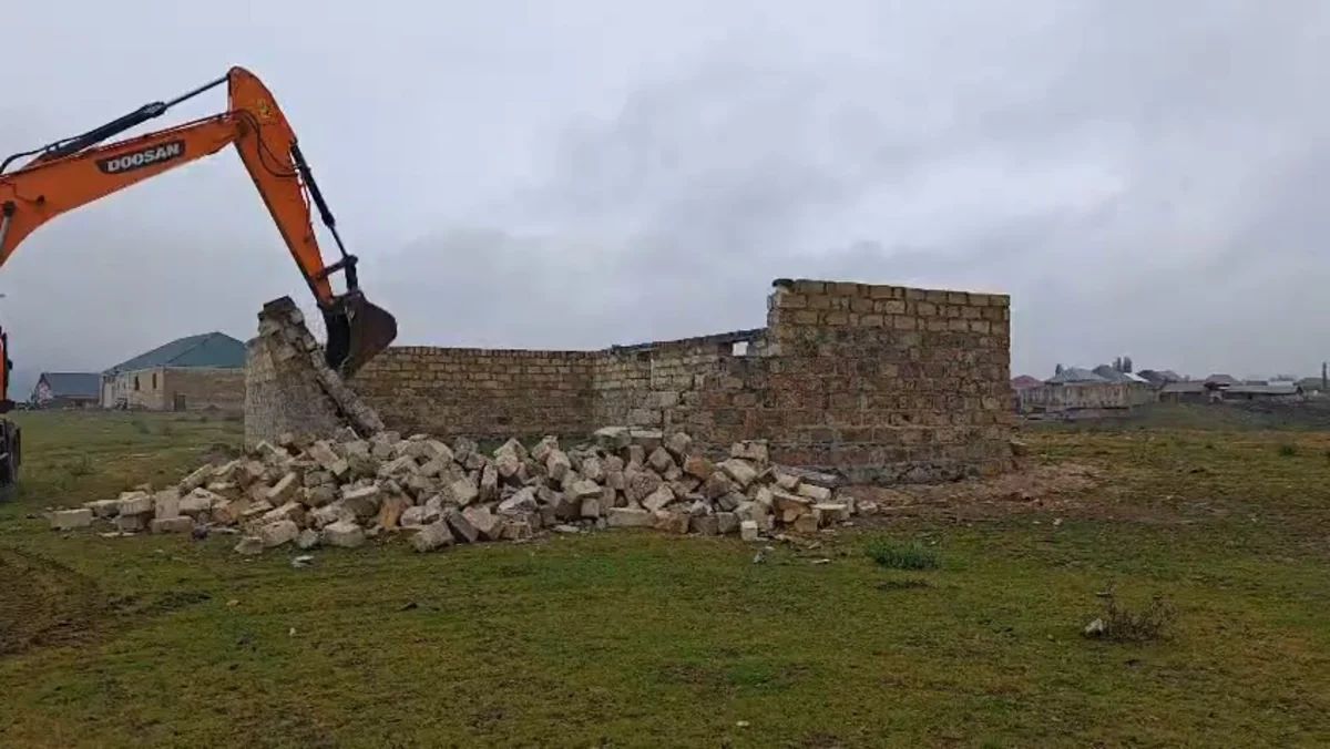 Bu ərazilərdə qanunsuz tikililər söküldü - Video