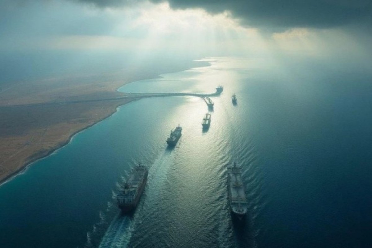İran Rusiyanı Hörmüz boğazından keçid üçün rüsumdan azad edib
