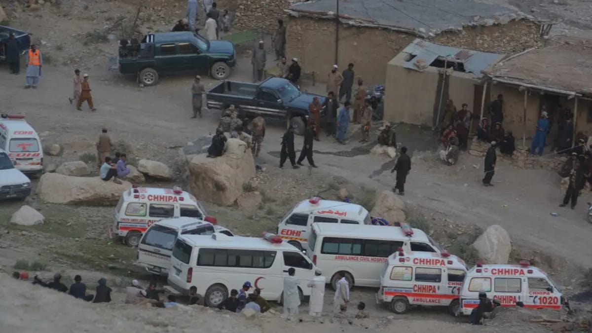 Pakistanda silahlı hücum: 10 ölü